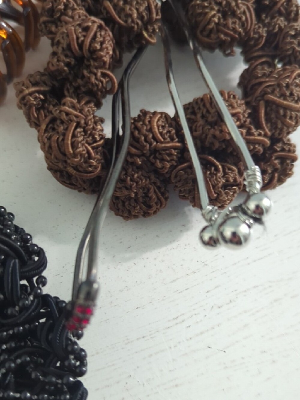 Tortoiseshell Hair Claw Clip With Black and Brown Textured Scrunchies and Pins - Picture 5 of 5